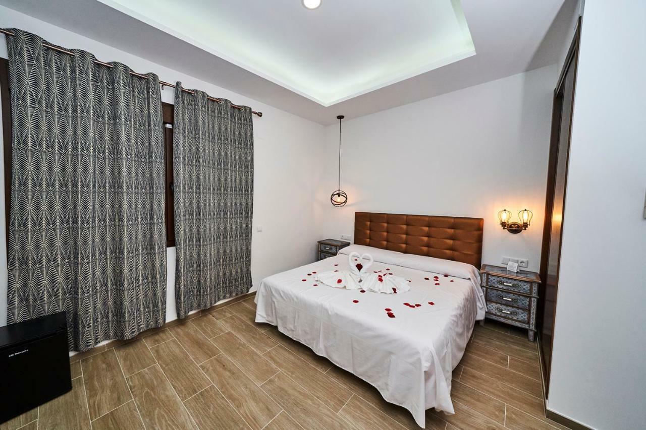 Hotel Bajamar Ancladero Playa Nerja Kültér fotó