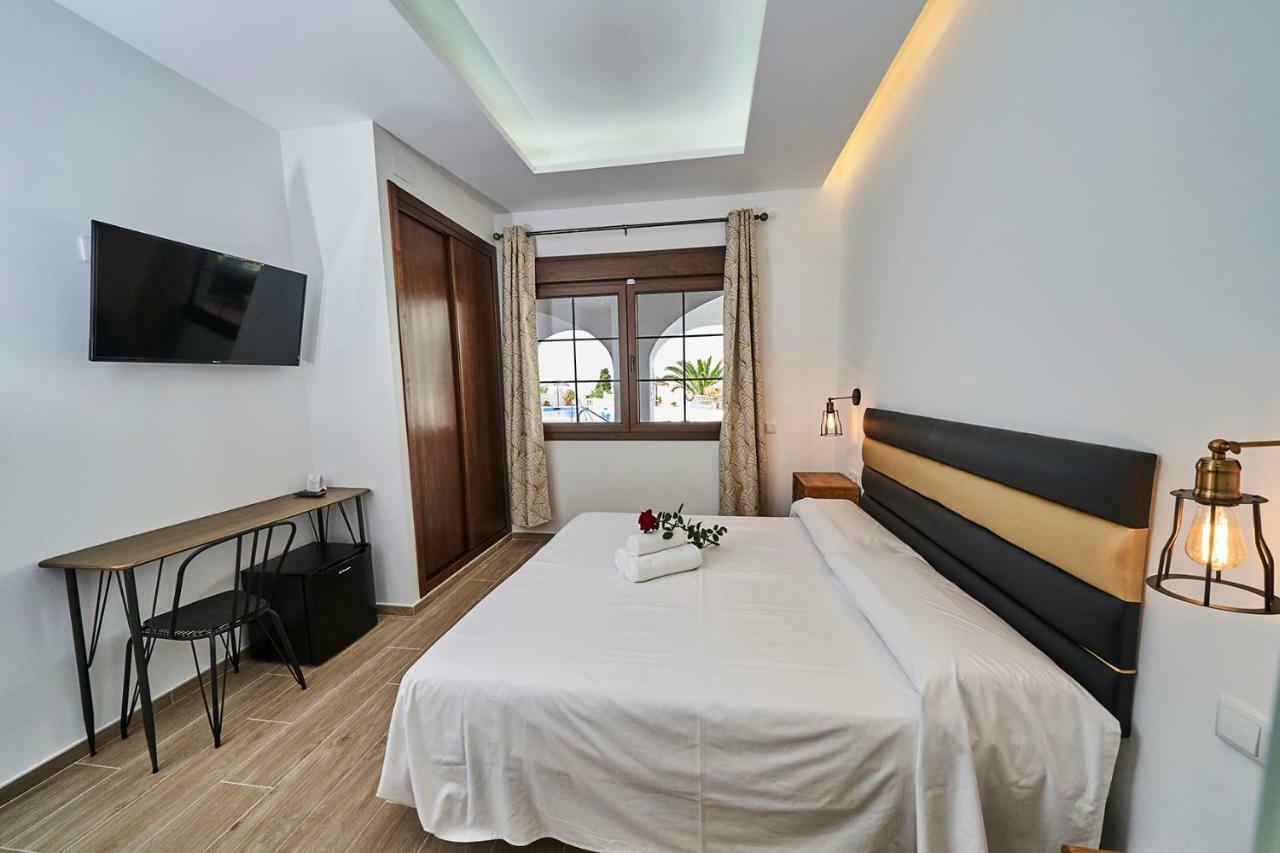 Hotel Bajamar Ancladero Playa Nerja Kültér fotó